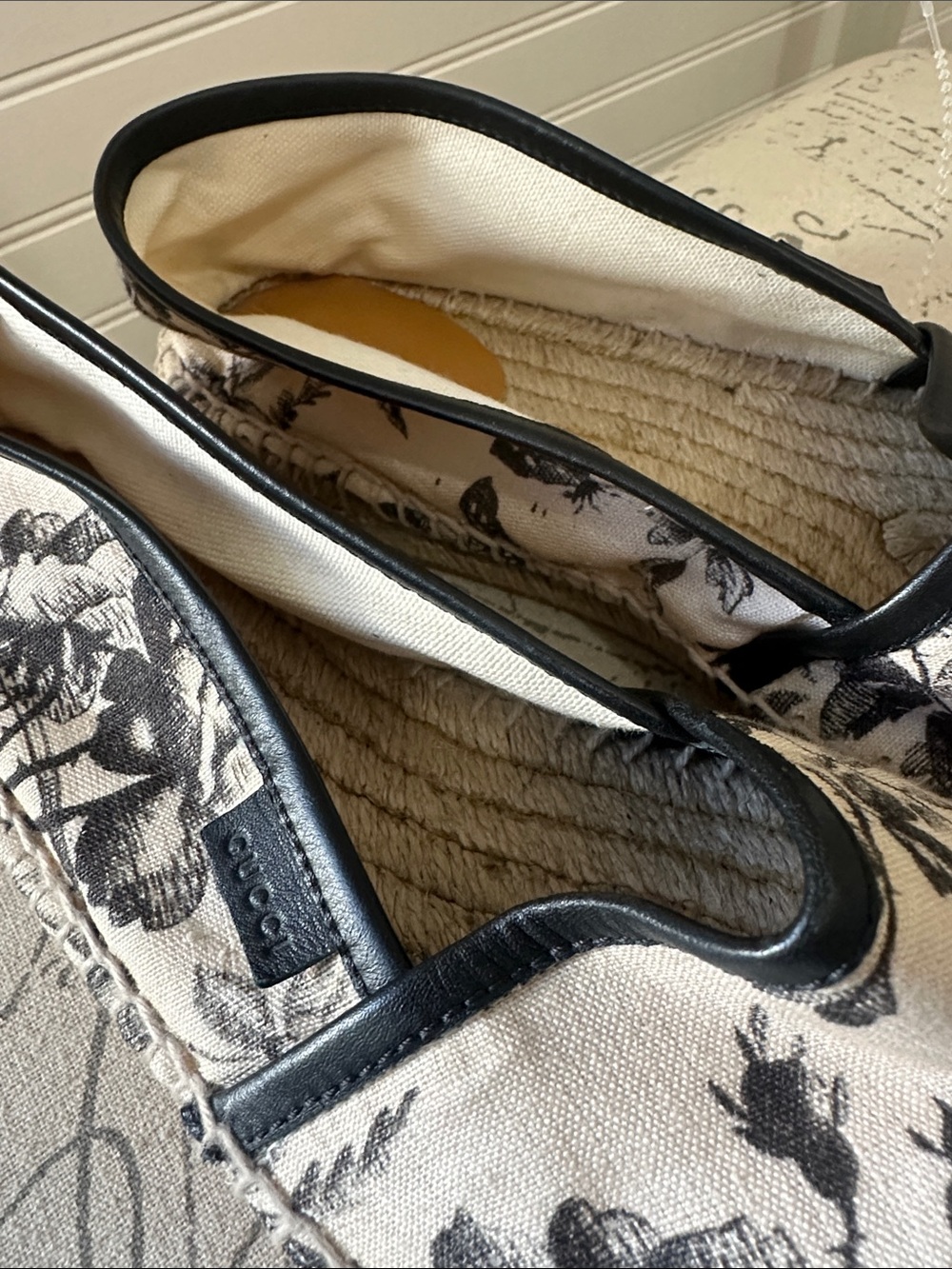 Gucci Women's Black & Cream Floral Espadrille Flats 38
